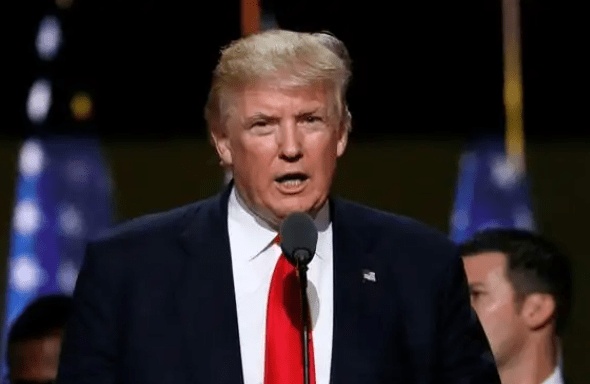 冲突升级中，美伊博弈焦点转向海峡要道；特朗普面临内外双重压力