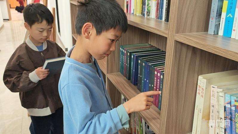 社区温度在此升腾;物业五年坚守,接娃之外更多温暖。 房产家居 社区温度在此升腾;物业五年坚守,接娃之外更多温暖。 房产家居