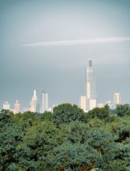 楼市暖意渐显；多城项目热销；房企积极把握机遇。