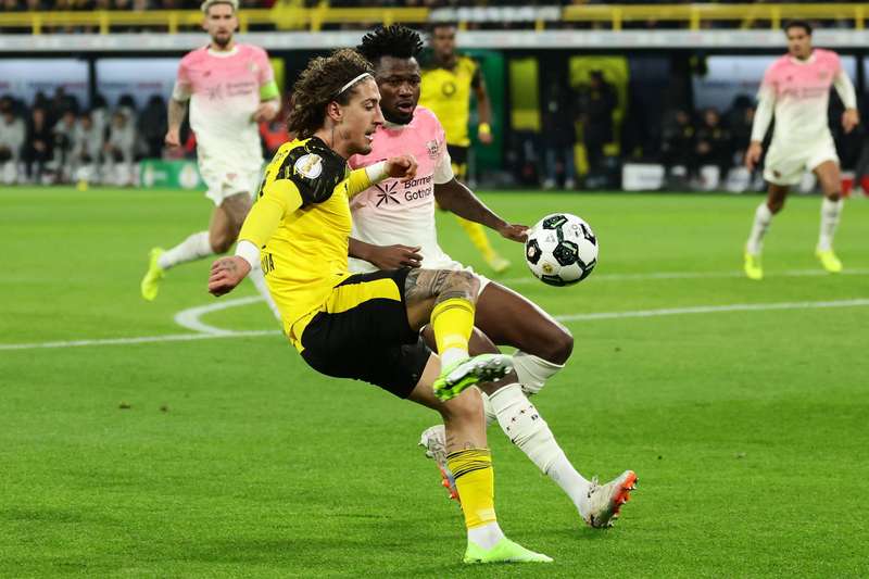  当VAR沉默时，谁来为公平发声？——一个球迷的无奈与期待 体育新闻 当VAR沉默时，谁来为公平发声？——一个球迷的无奈与期待 体育新闻