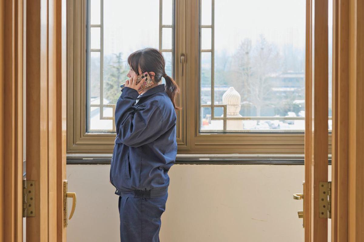  在所有人避之不及的地方，她们选择了坚守：五位女孩与生死之间的和解 情感心理